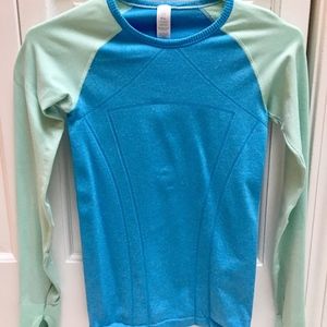 Ivivva Girl's Fly Tech Long Sleeve Size M SOLD
